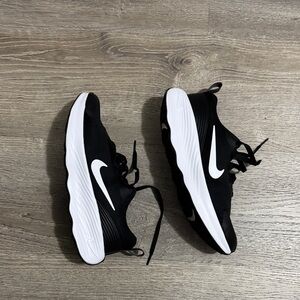 Nike Men’s Black and White Athletic Sneakers